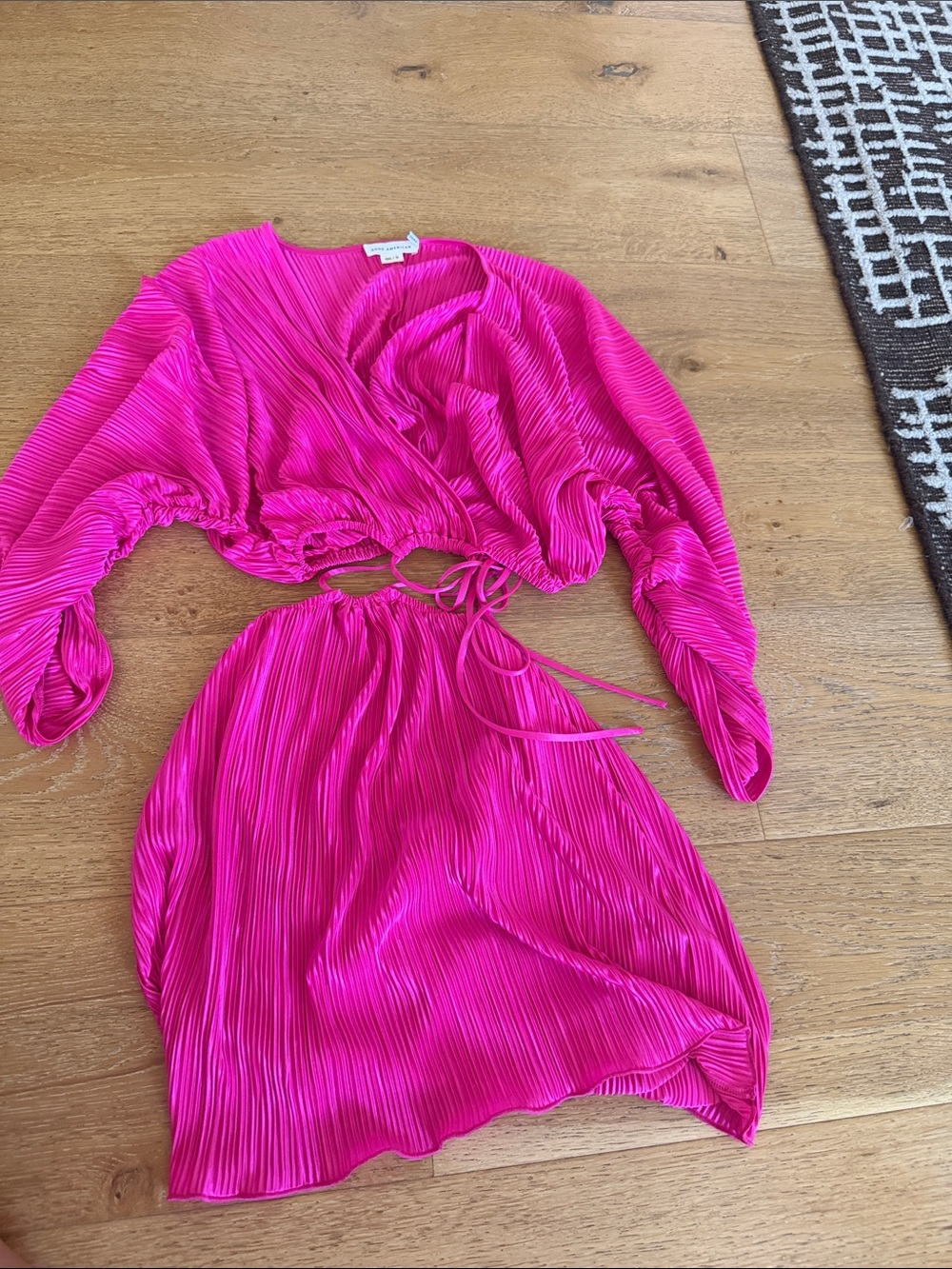 Good American Vibrant Fuchsia Pleated Wrap-Style Dress 00/0 fits small